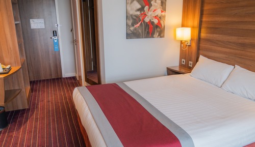 Chambre, 1 lit double, accessible aux personnes à mobilité réduite