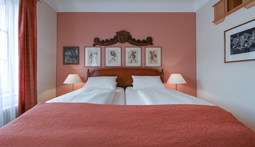 Chambre Double Supérieure (main building)