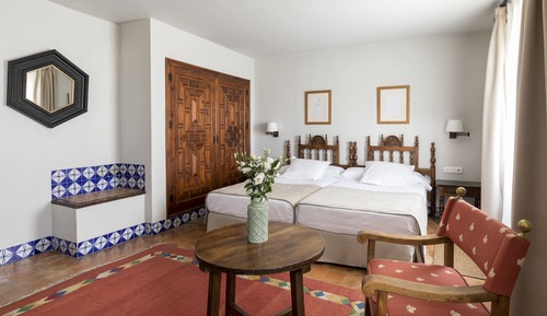 Chambre Standard avec lits jumeaux (2 Adults and 1 Child)