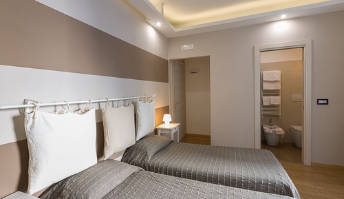 Chambre Double (Green)