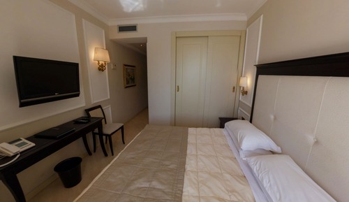 Chambre Supérieure (beach access included)