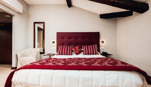 Camera Matrimoniale Mansarda con letto alla italiana