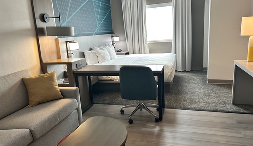 Suite, 1 très grand lit et 1 canapé-lit, accessible aux personnes à mobilité réduite, non-fumeurs