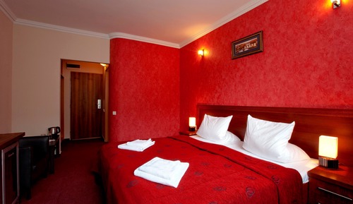 Double Room with 1 Hour Private Access to the Swimming Pool