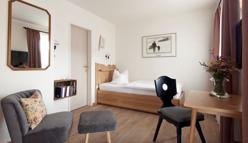Chambre Simple, balcon, vue montagne