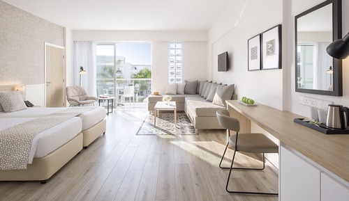 Chambre Supérieure, vue piscine