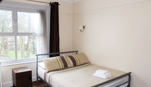 Chambre Double, salle de bains commune
