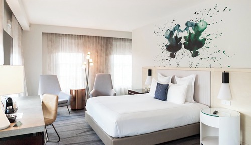 Chambre, 1 très grand lit, en angle (Guest)