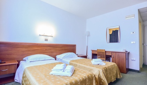 Chambre, 2 lits une place