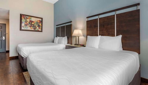 Chambre Standard, 2 grands lits, accessible aux personnes à mobilité réduite, baignoire