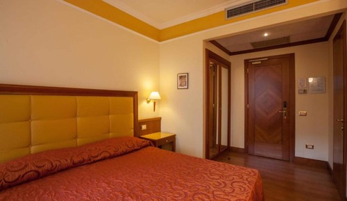 Chambre Supérieure Double ou avec lits jumeaux, vue jardin