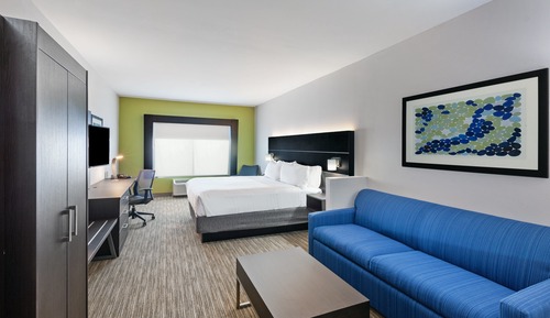 Suite, 1 très grand lit et 1 canapé-lit