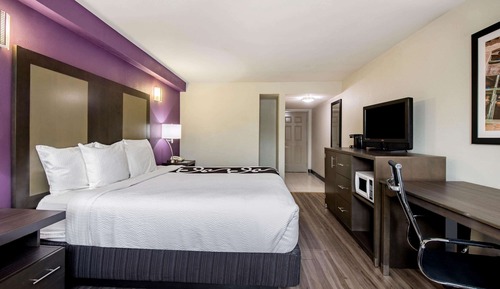 Chambre, 1 très grand lit, non-fumeurs