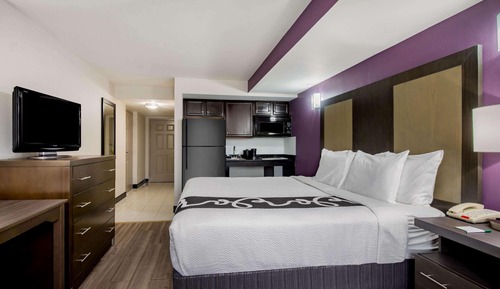 Chambre Deluxe, 1 très grand lit, accessible aux personnes à mobilité réduite (Mobility Accessible)