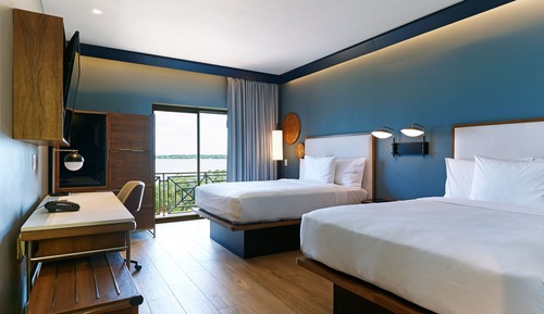 Chambre, 2 grands lits, balcon, vue fleuve