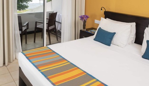 Chambre Supérieure, vue partielle sur la mer