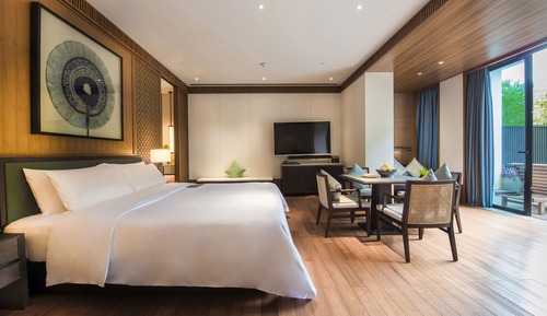 Chambre Premium, 1 très grand lit, en bord de piscine