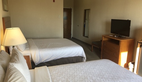 Chambre, 2 grands lits, accessible aux personnes à mobilité réduite (Comm, Roll Shwr)