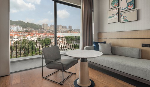 Chambre Supérieure, 1 très grand lit, balcon, vue ville