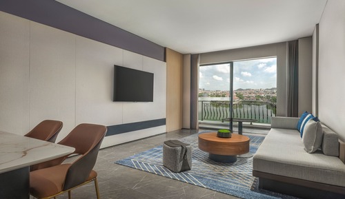 Suite Premium, 1 très grand lit, balcon
