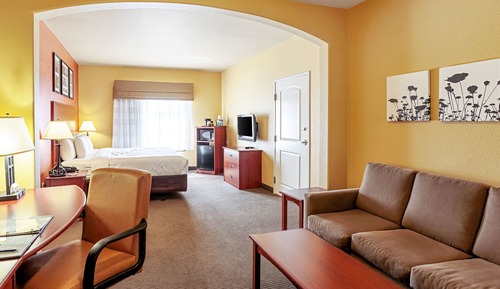 Suite, 1 très grand lit et 1 canapé-lit, accessible aux personnes à mobilité réduite, non-fumeurs