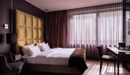 Chambre, 1 grand lit, non-fumeurs, vue cour intérieure
