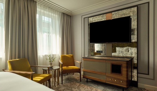 Chambre, 1 très grand lit, vue cour intérieure