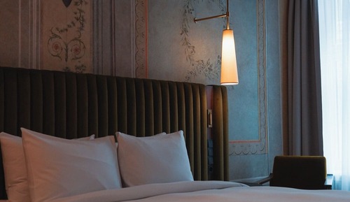 Chambre, 1 très grand lit (Saski)