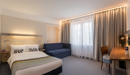 Chambre Standard, 1 grand lit et 1 canapé-lit, accessible aux personnes à mobilité réduite