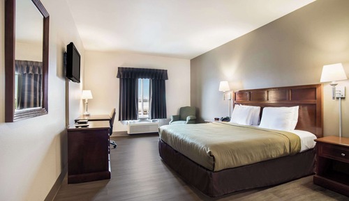Chambre, 1 très grand lit, accessible aux personnes à mobilité réduite, non-fumeurs