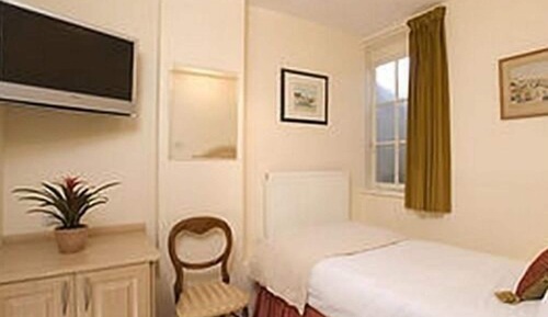 Chambre Simple, salle de bains attenante