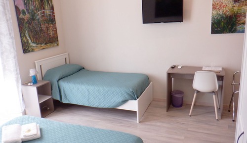 Chambre Triple Supérieure, salle de bains attenante
