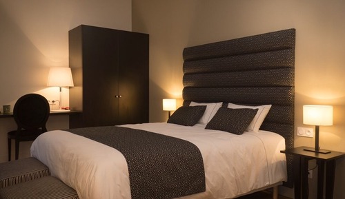 Suite, salle de bains attenante, vue jardin