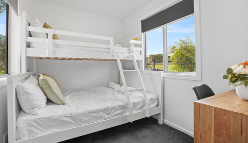 Cabane (Bay Breeze Sleeps 4,)