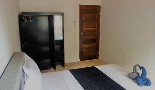 Chambre Double Confort, 1 très grand lit, vue jardin, en bord de plage