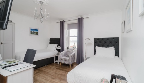 Chambre avec lits jumeaux, salle de bains attenante, vue mer ((2nd Floor))