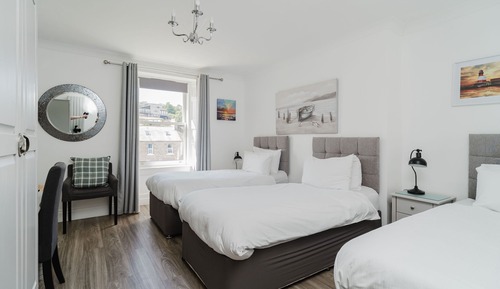 Chambre Triple, salle de bains attenante ((2nd floor))