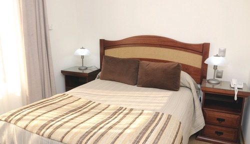 Chambre Simple, 1 grand lit 1 place, non-fumeurs, salle de bains privée