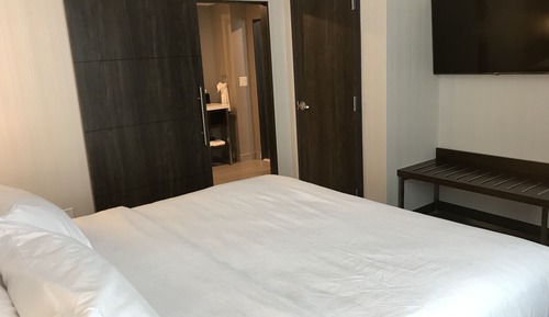 Suite, 1 très grand lit et 1 canapé-lit