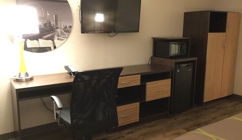 Chambre, 1 très grand lit, accessible aux personnes à mobilité réduite, non-fumeurs (Mobility)
