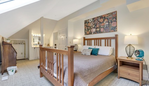 Chambre Classique, 1 grand lit, non-fumeurs, salle de bains privée