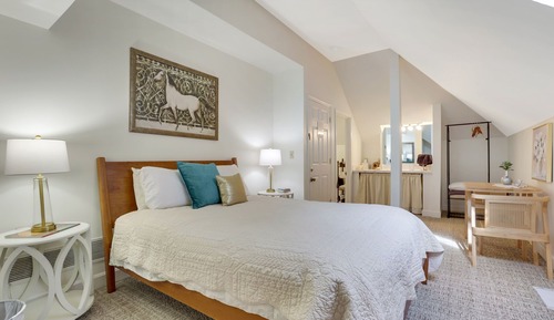 Chambre Classique, 1 grand lit, non-fumeurs, salle de bains privée