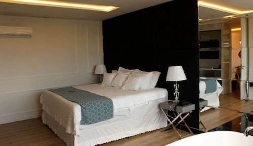 Chambre Présidentielle, 1 très grand lit