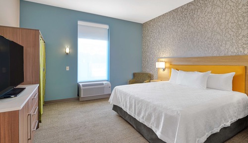 Suite, 1 très grand lit (Mobility & Hearing, Roll-in Shower)