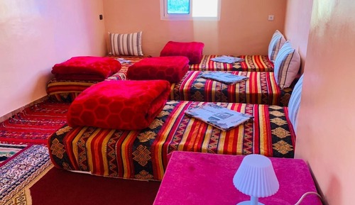 Chambre Triple, 3 lits une place, non-fumeurs, salle de bains commune