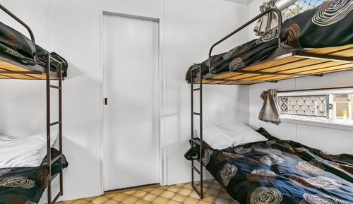Cabane, plusieurs lits, non-fumeurs
