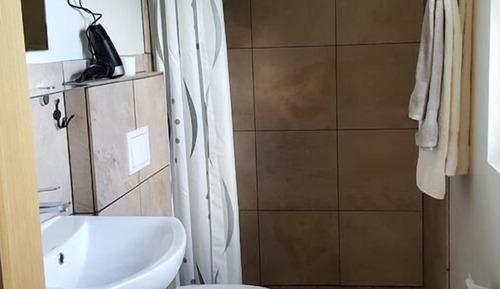 Chambre Quadruple, salle de bains commune
