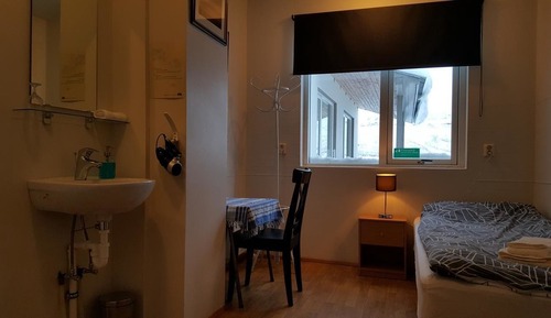 Chambre Simple, salle de bains commune
