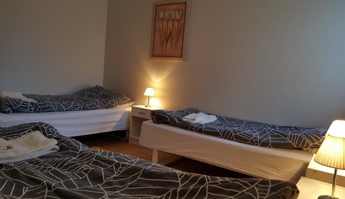 Chambre Triple, salle de bains commune