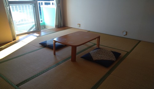 Chambre Familiale, non-fumeurs (With Shared Washroom)